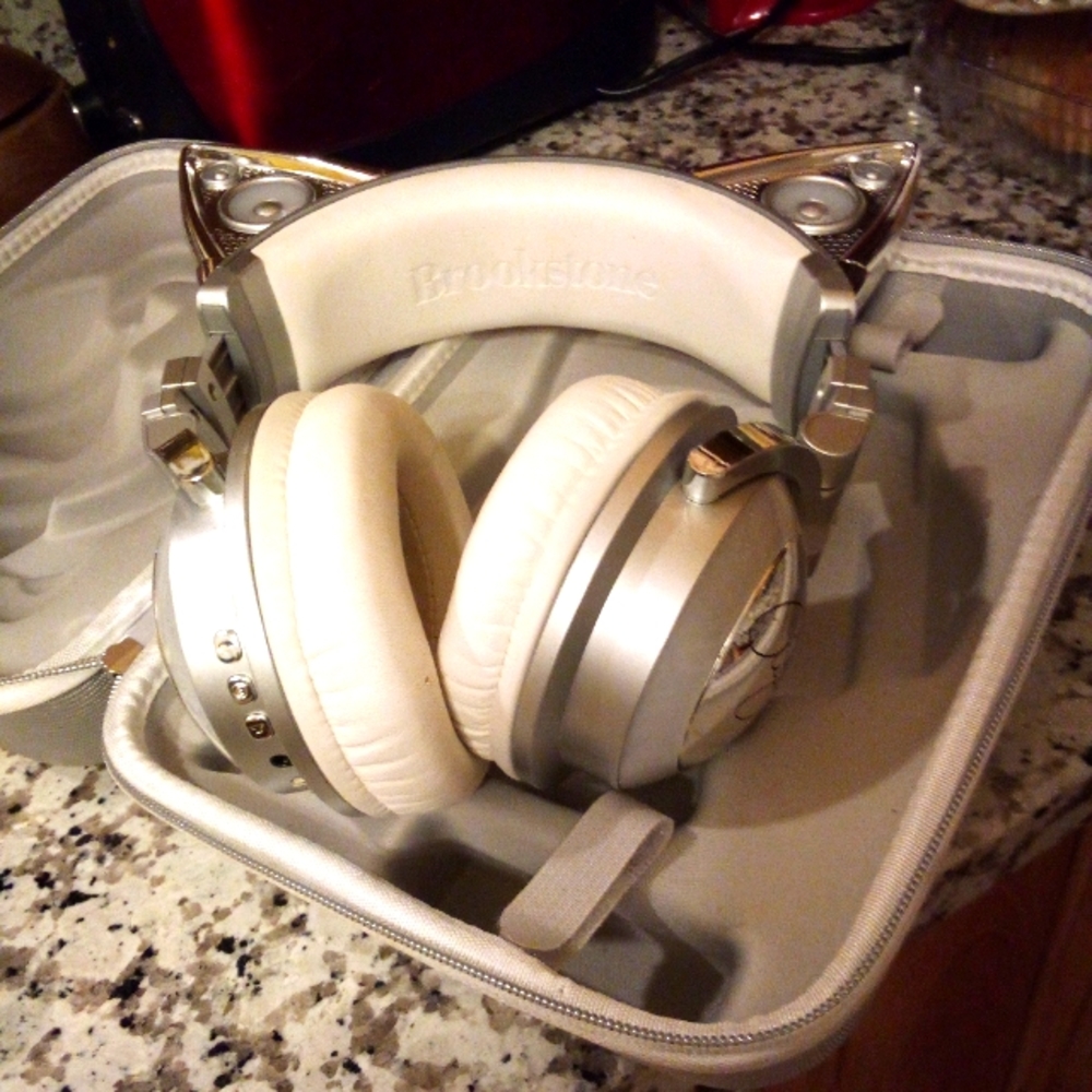 Ariana grande head phones limited edition